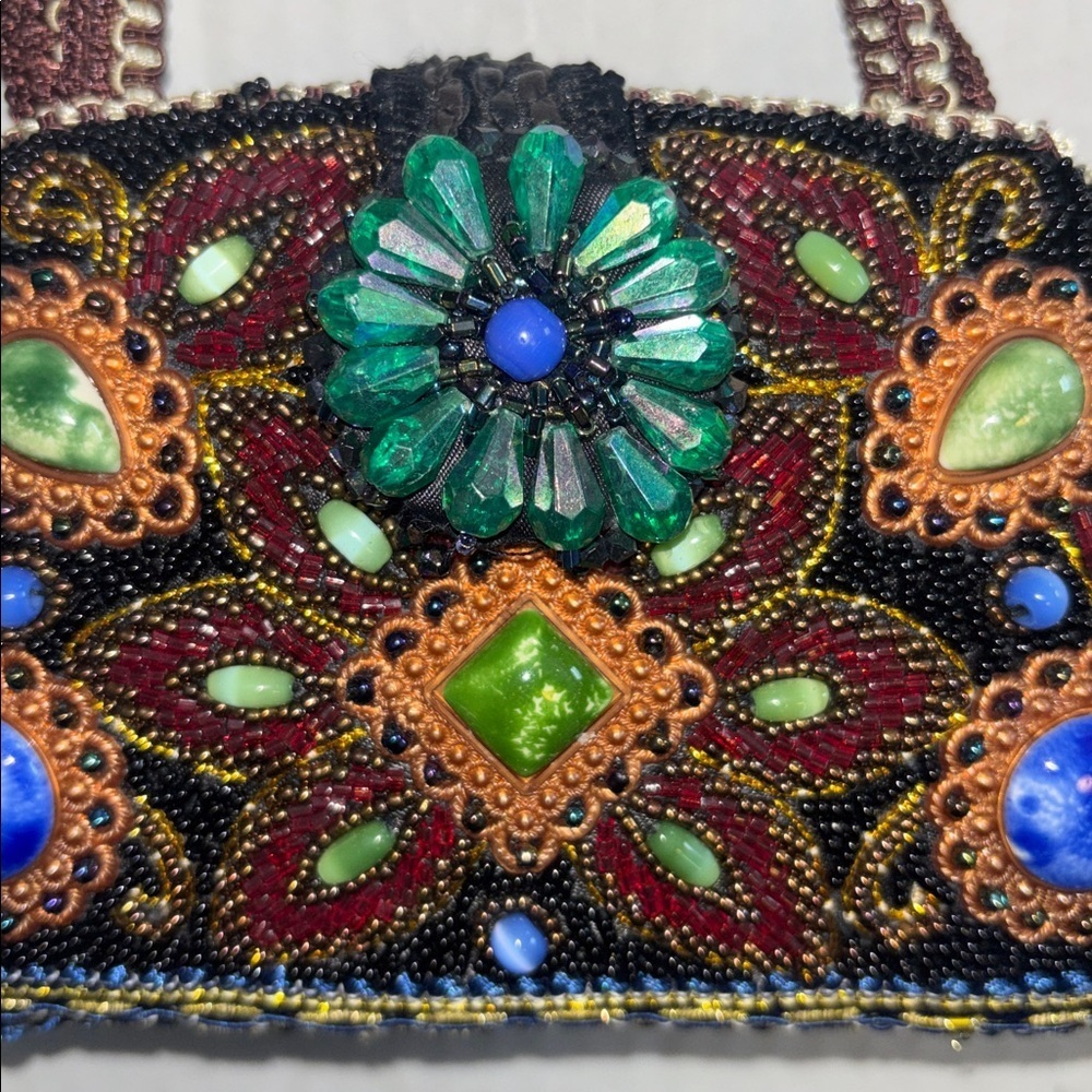 BUTLER & WILSON VINTAGE BEADED HANDBAG COLORFUL ADORNMENT WITH SNAP CLOSURE - Picture 3 of 16